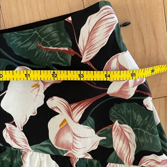NWT Express A-Line Maxi Skirt with Floral Design size small - Picture 9 of 12